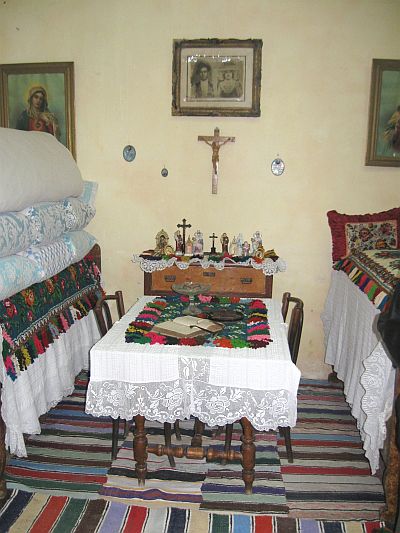 starinski namistita pridnja soba